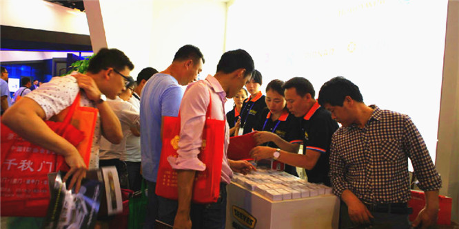 星月神丨營(yíng)銷中心市場(chǎng)總監(jiān)陳星慰：整合優(yōu)勢(shì)資源，領(lǐng)軍中國門業(yè)