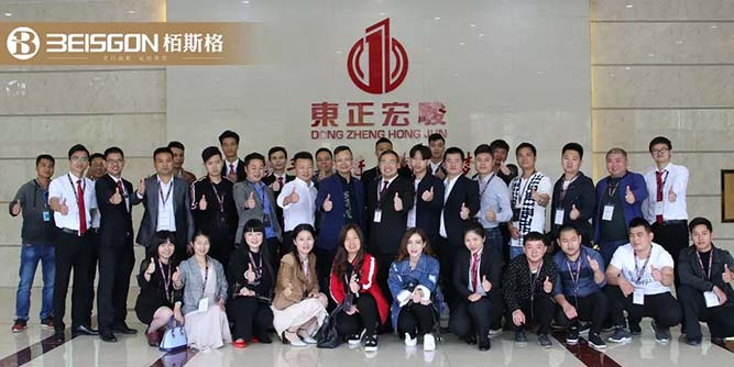 懂得求變，善于“借力”，在迷惑中闖出一片新藍海！