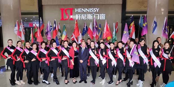 因愛而生·為美而來！世界夫人走進軒尼斯門窗佛山總部，共享中國門窗品牌魅力