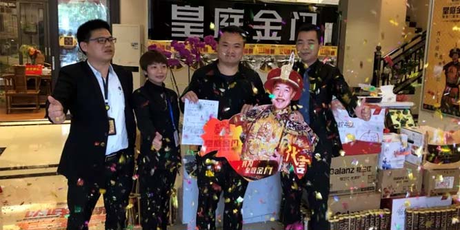 熱烈慶祝皇庭金門“以舊換新”全國聯動廣東肇慶旗艦店總裁簽售活動及江西新干旗艦店總經理簽售活動圓滿成功！
