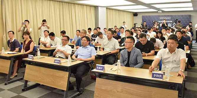 中國建筑系統(tǒng)門窗聯(lián)盟一行佛山調(diào)研見實(shí)效