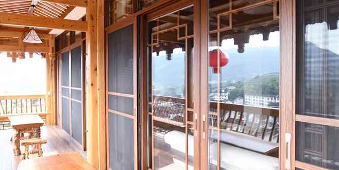 林心如亮相《親愛的客棧》，用新豪軒門窗的客棧火了