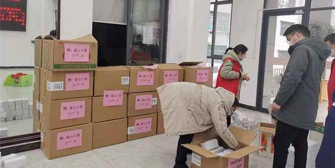 抗擊疫情｜方索門窗?力帆鋁業集團向家鄉捐贈2萬醫用口罩