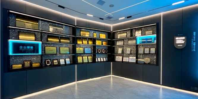 介仁藝術門窗斬獲雙項行業(yè)權威殊榮，引領高端藝術門窗賽道